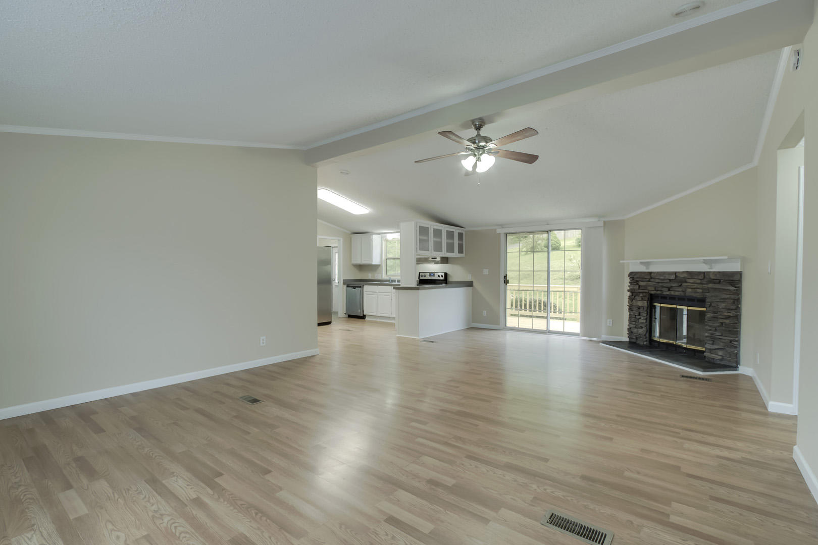 2926 Miller Road Powell, TN 37849 - Photo 7 of 30 07_MillerRoad_2926_GreatRoom04