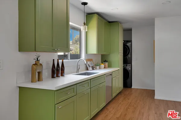 $2,199,000 | 830 Palms Boulevard, Venice, CA 90291