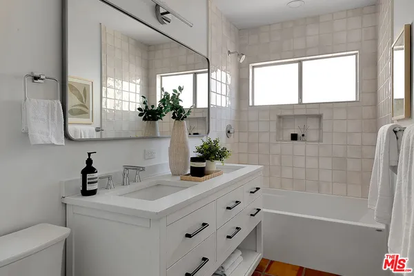 $2,199,000 | 830 Palms Boulevard, Venice, CA 90291