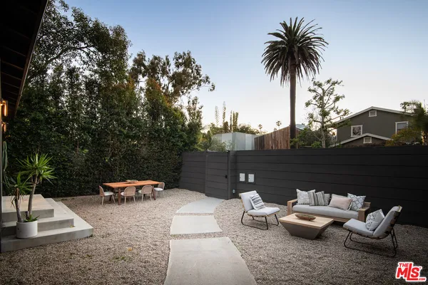 $2,199,000 | 830 Palms Boulevard, Venice, CA 90291
