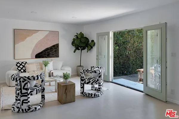 $2,199,000 | 830 Palms Boulevard, Venice, CA 90291