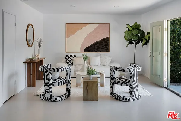 $2,199,000 | 830 Palms Boulevard, Venice, CA 90291