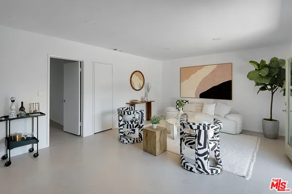 $2,199,000 | 830 Palms Boulevard, Venice, CA 90291