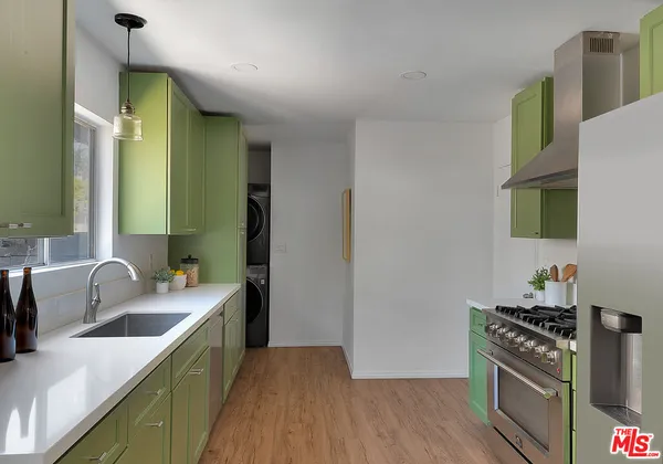 $2,199,000 | 830 Palms Boulevard, Venice, CA 90291