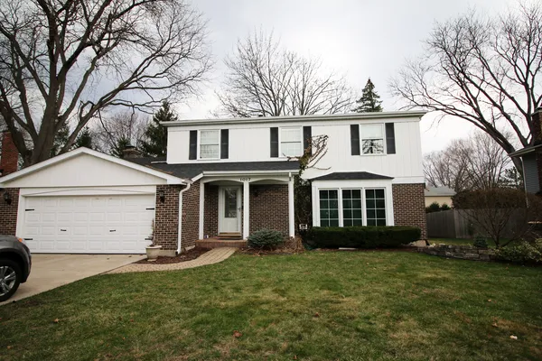 $619,999 | 1017 Mayfair Drive, Libertyville, IL 60048