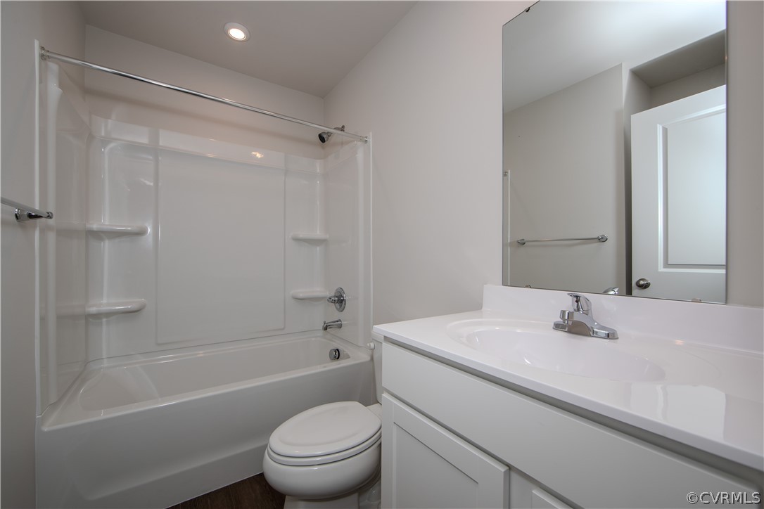 5357 Canterbury Ridge Richmond, VA 23224 - Photo 11 of 14 a bathroom with a sink toilet and a bathtub