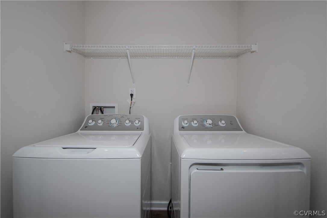5357 Canterbury Ridge Richmond, VA 23224 - Photo 5 of 14 a utility room with dryer and washer