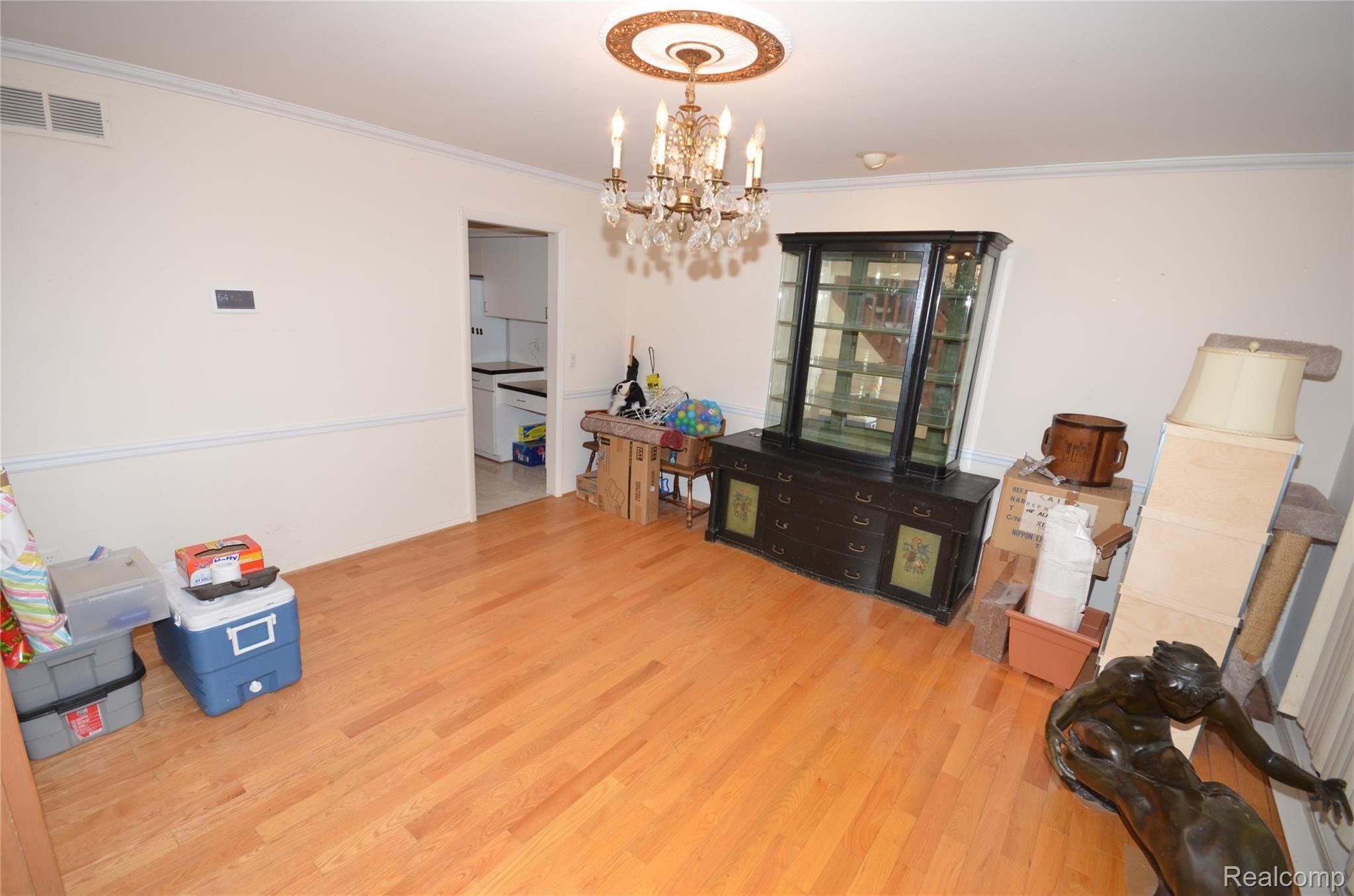 4307 Stoddard Road West Bloomfield, MI 48323 - Photo 8 of 22 DSC_4193.JPG