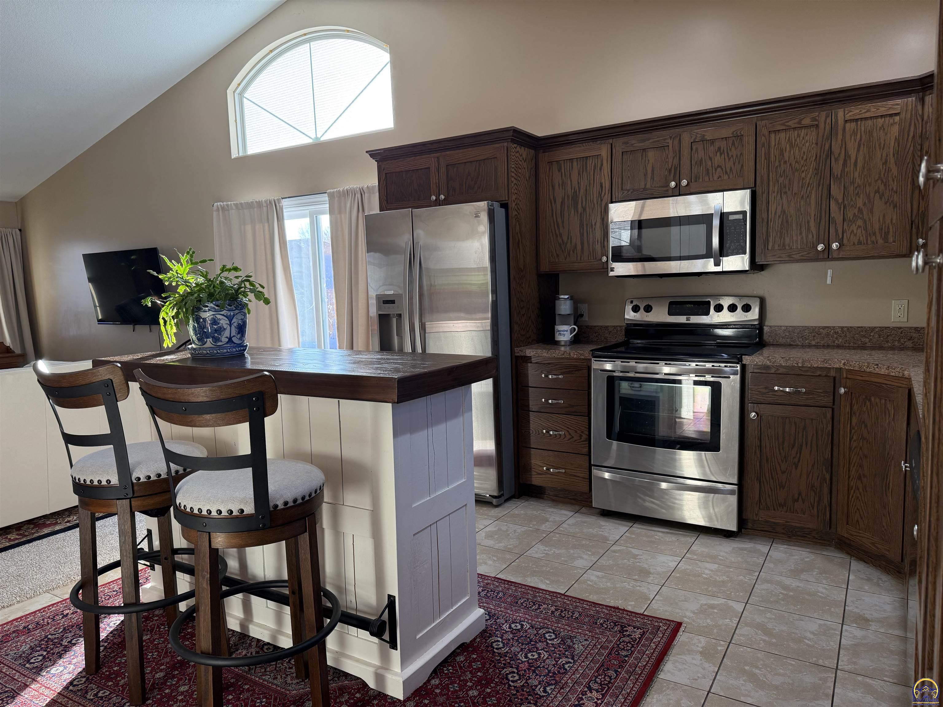 3324 Southwest Lajolla Road Topeka, KS 66614 - Photo 4 of 8