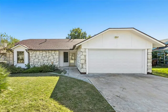 a view of a house with a backyard