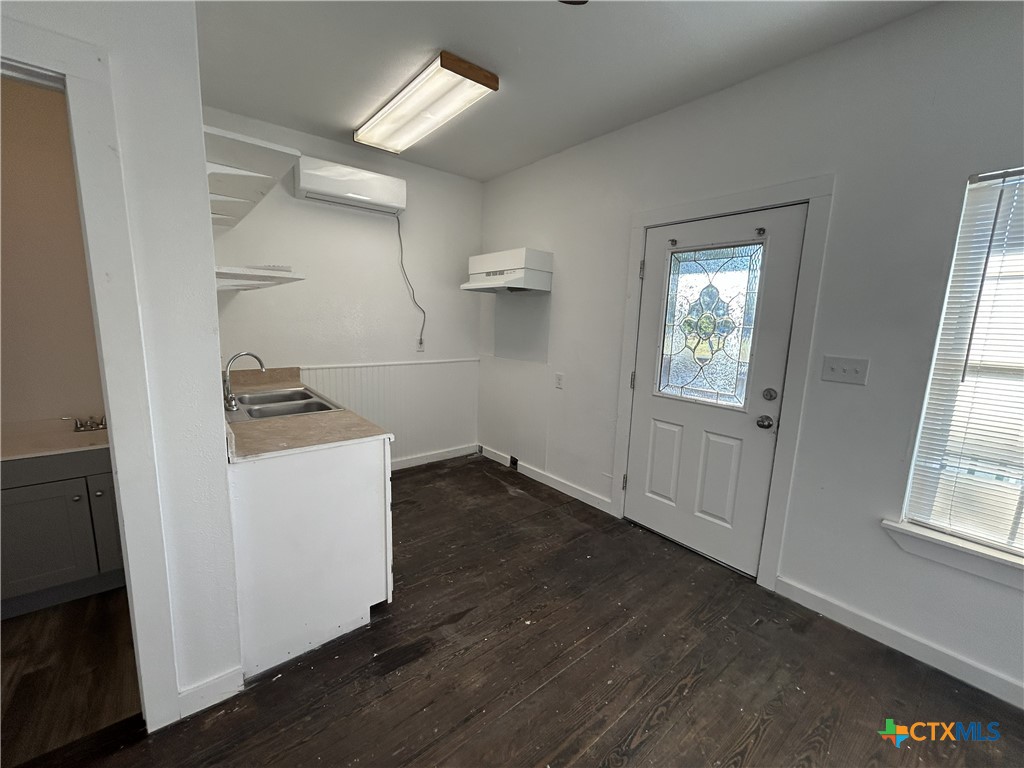 1017 West Nueces Street Victoria, TX 77901 - Photo 17 of 31 an empty room with windows and closet