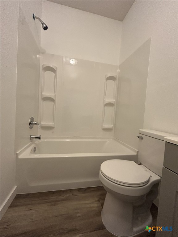 1017 West Nueces Street Victoria, TX 77901 - Photo 21 of 31 a bathroom with a toilet and a bathtub