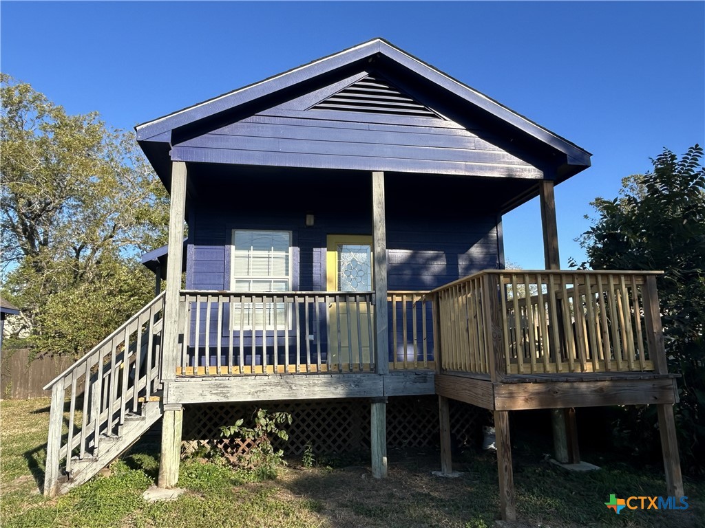 1017 West Nueces Street Victoria, TX 77901 - Photo 23 of 31 a front view of a house with balcony