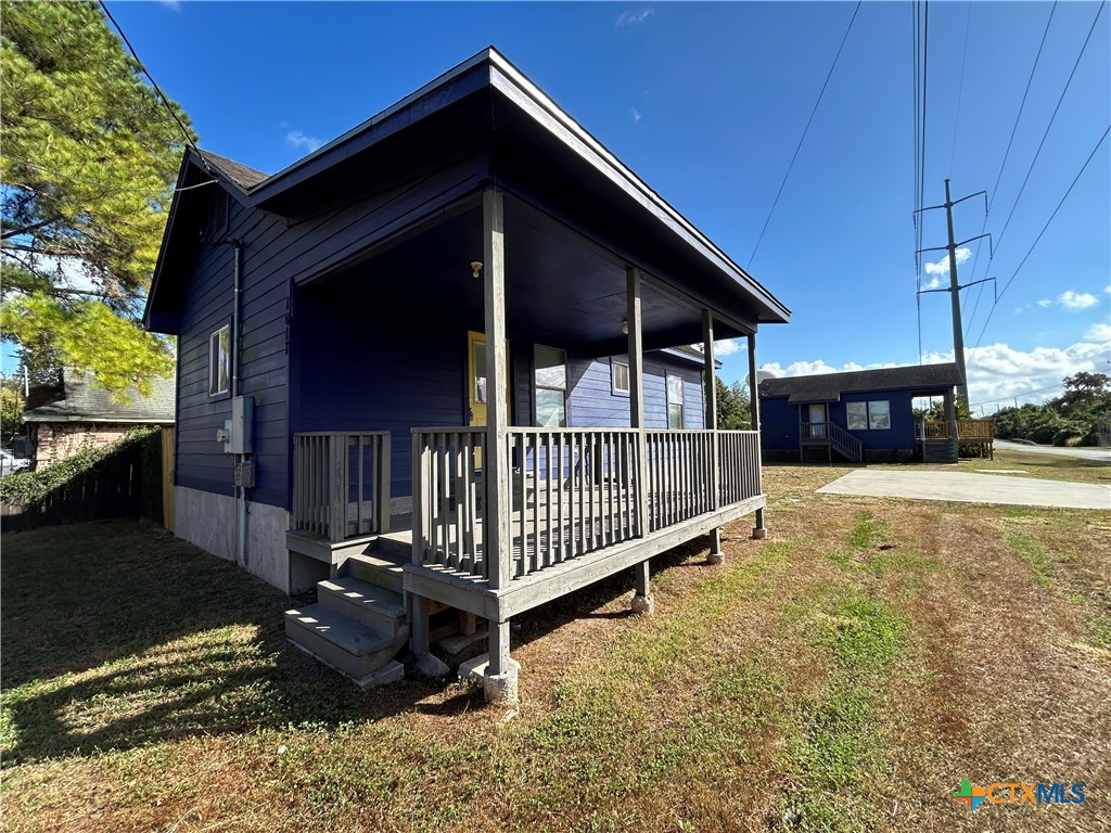 1017 West Nueces Street Victoria, TX 77901 - Photo 4 of 31 a view of house with a yard