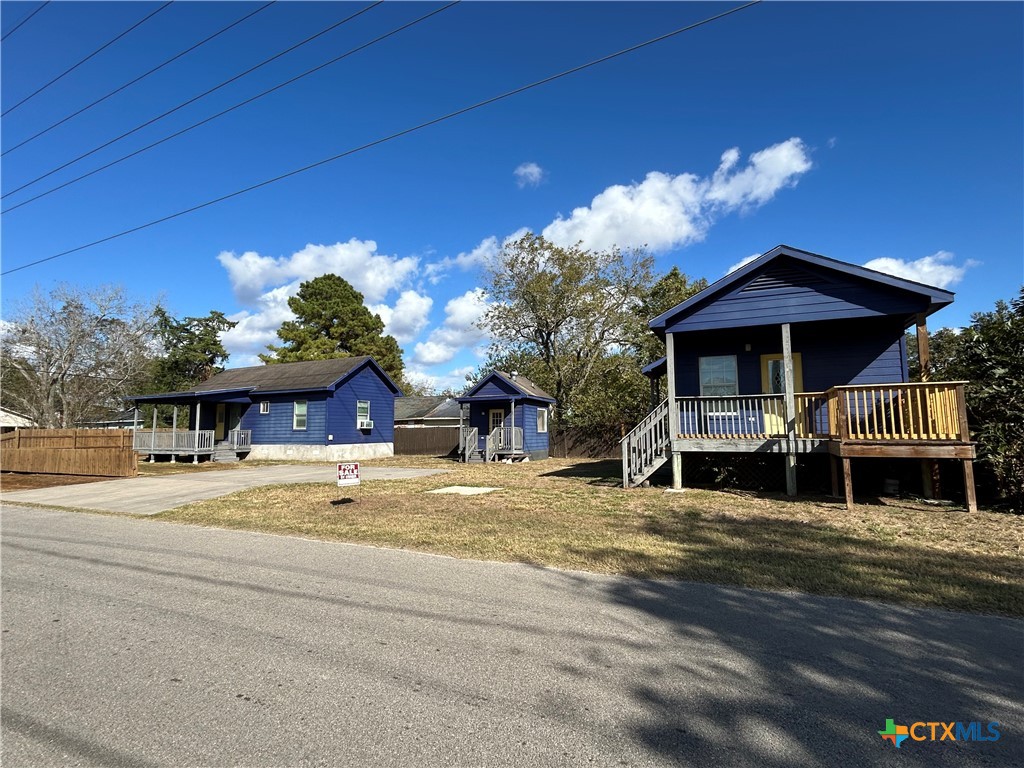 1017 West Nueces Street Victoria, TX 77901 - Photo 6 of 31 a view of a house with a patio