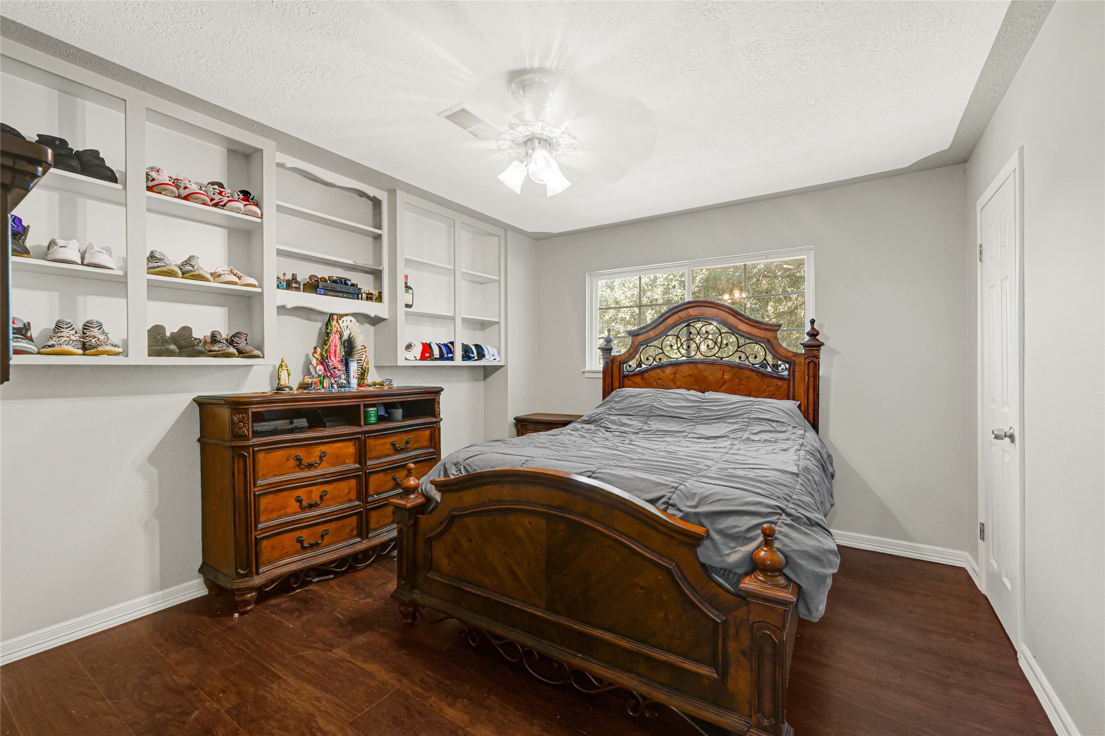 5007 Inverness Drive Baytown, TX 77521 - Photo 19 of 41 a bedroom with a bed and a chandelier