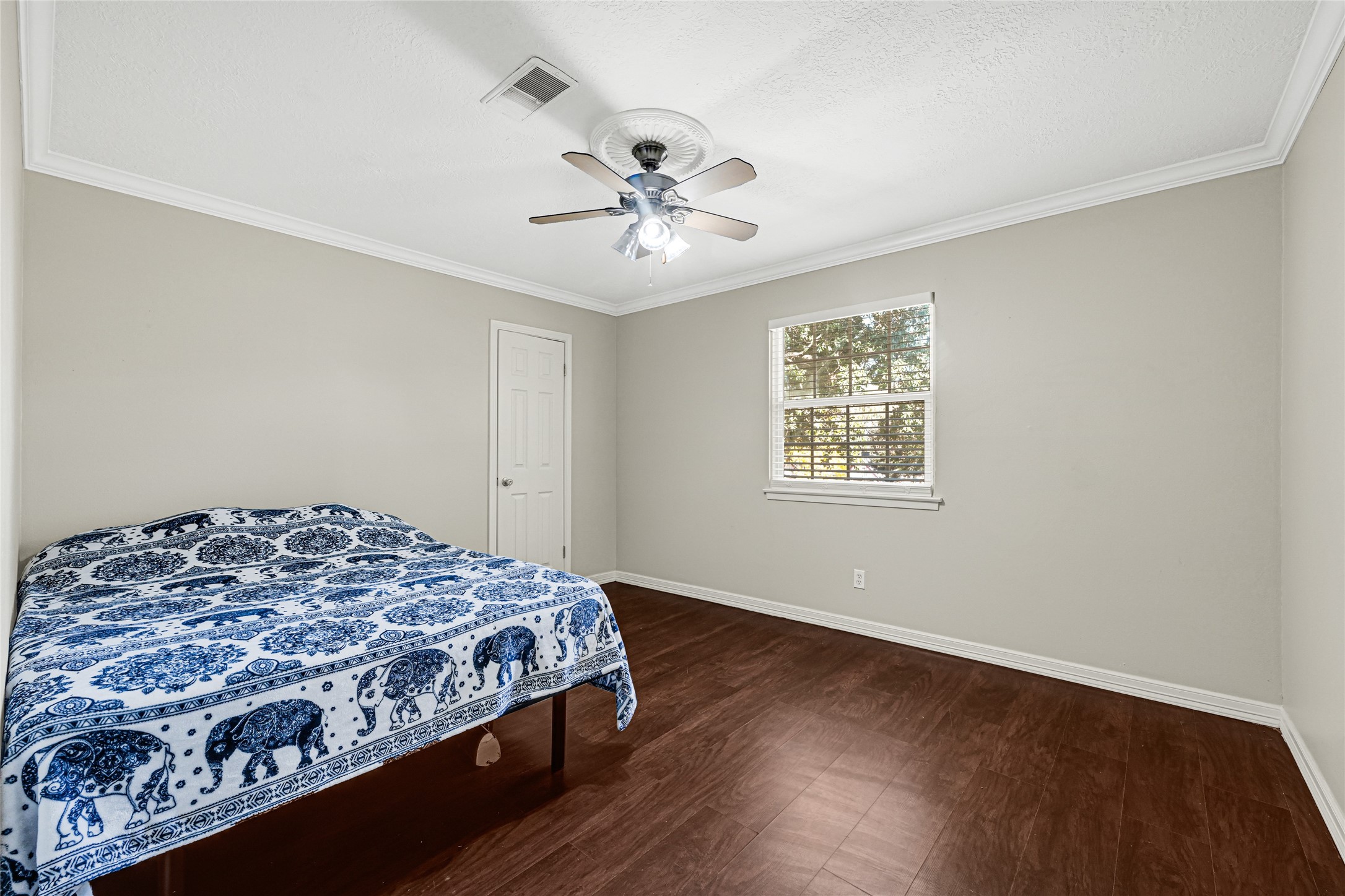 5007 Inverness Drive Baytown, TX 77521 - Photo 20 of 41 a bedroom with a bed and a window