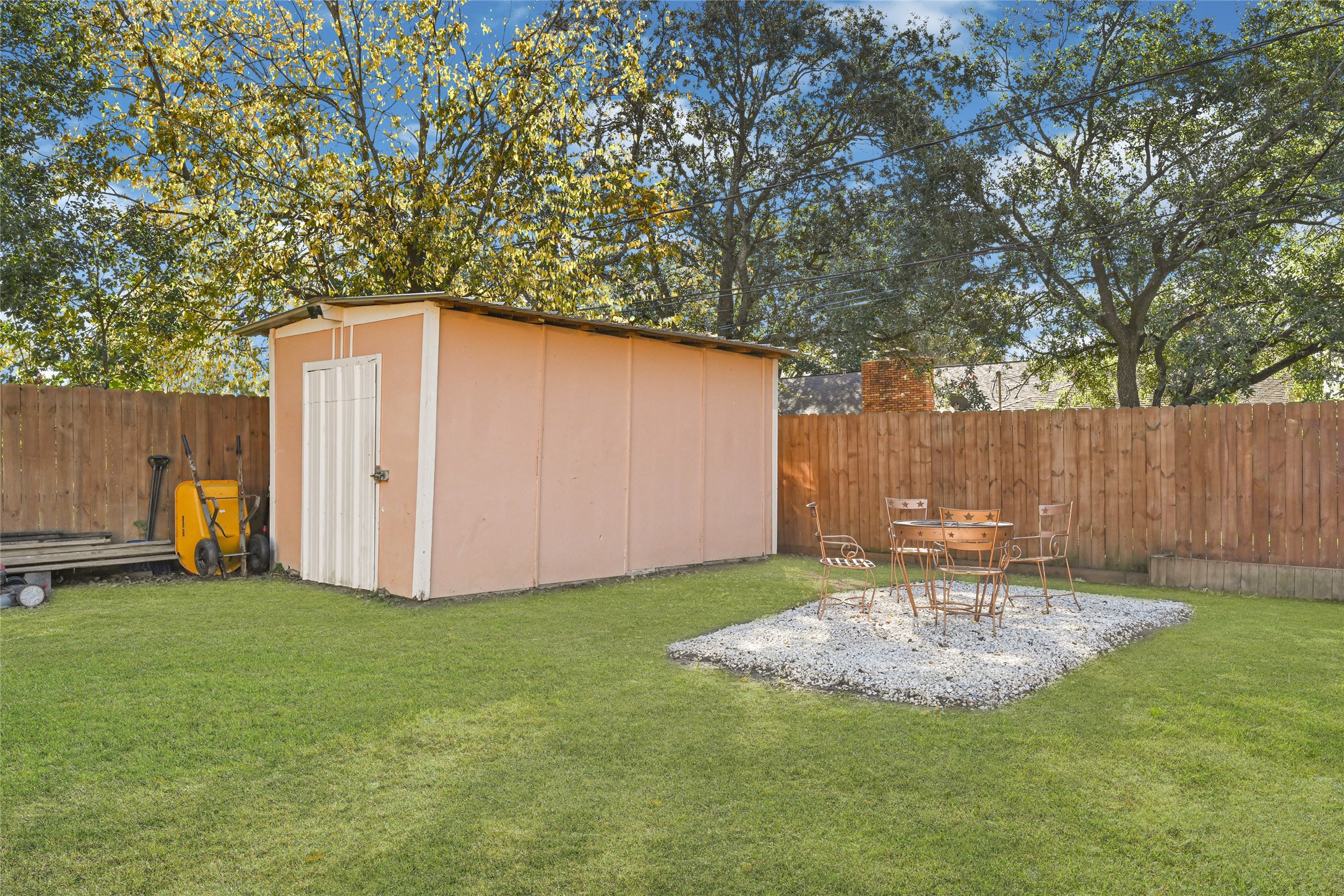 5007 Inverness Drive Baytown, TX 77521 - Photo 38 of 41 a view of a backyard with a barn