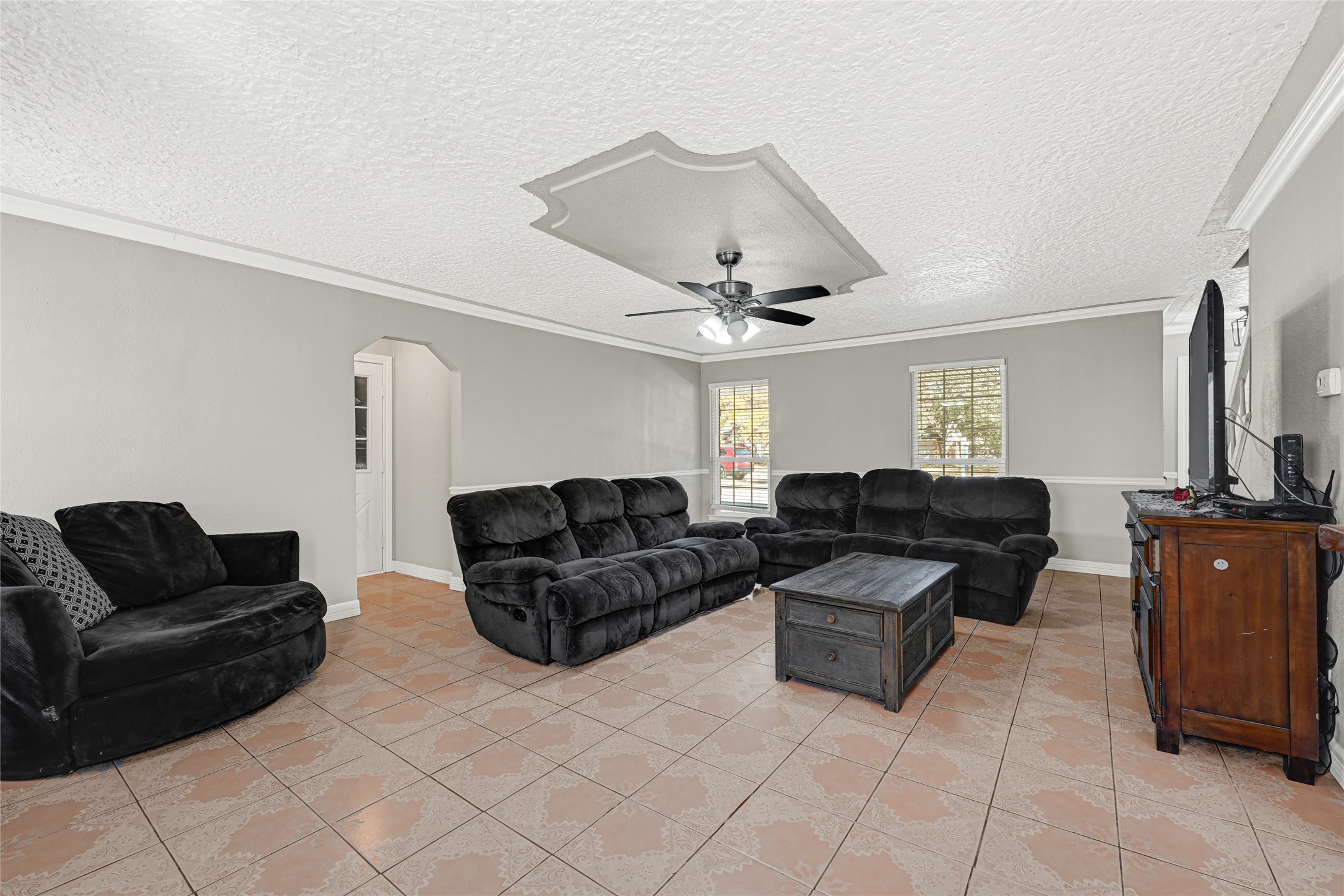 5007 Inverness Drive Baytown, TX 77521 - Photo 41 of 41 a living room with furniture and a flat screen tv