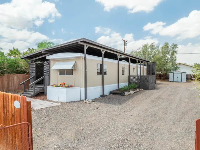 a view of a house with backyard and trees
