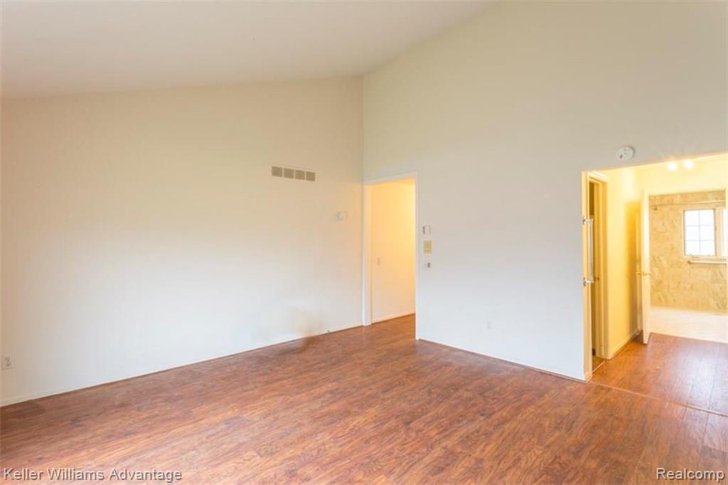 39167 Point Court Farmington Hills, MI 48331 - Photo 18 of 33