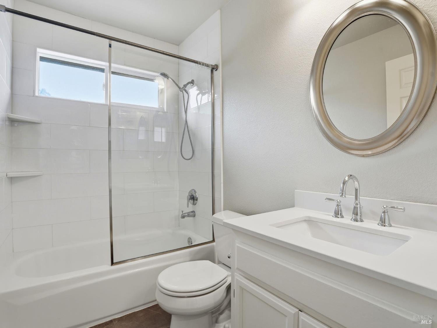 2787 Royal Oak Place Santa Rosa, CA 95403 - Photo 27 of 37 Full bathroom upper level