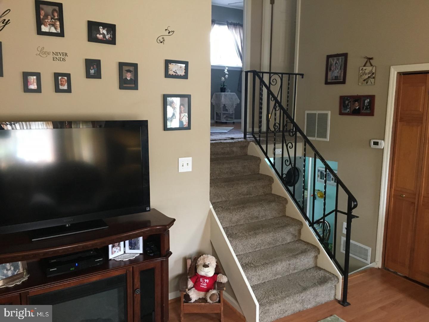 18 Dover Road Hamilton, NJ 08620 - Photo 8 of 17