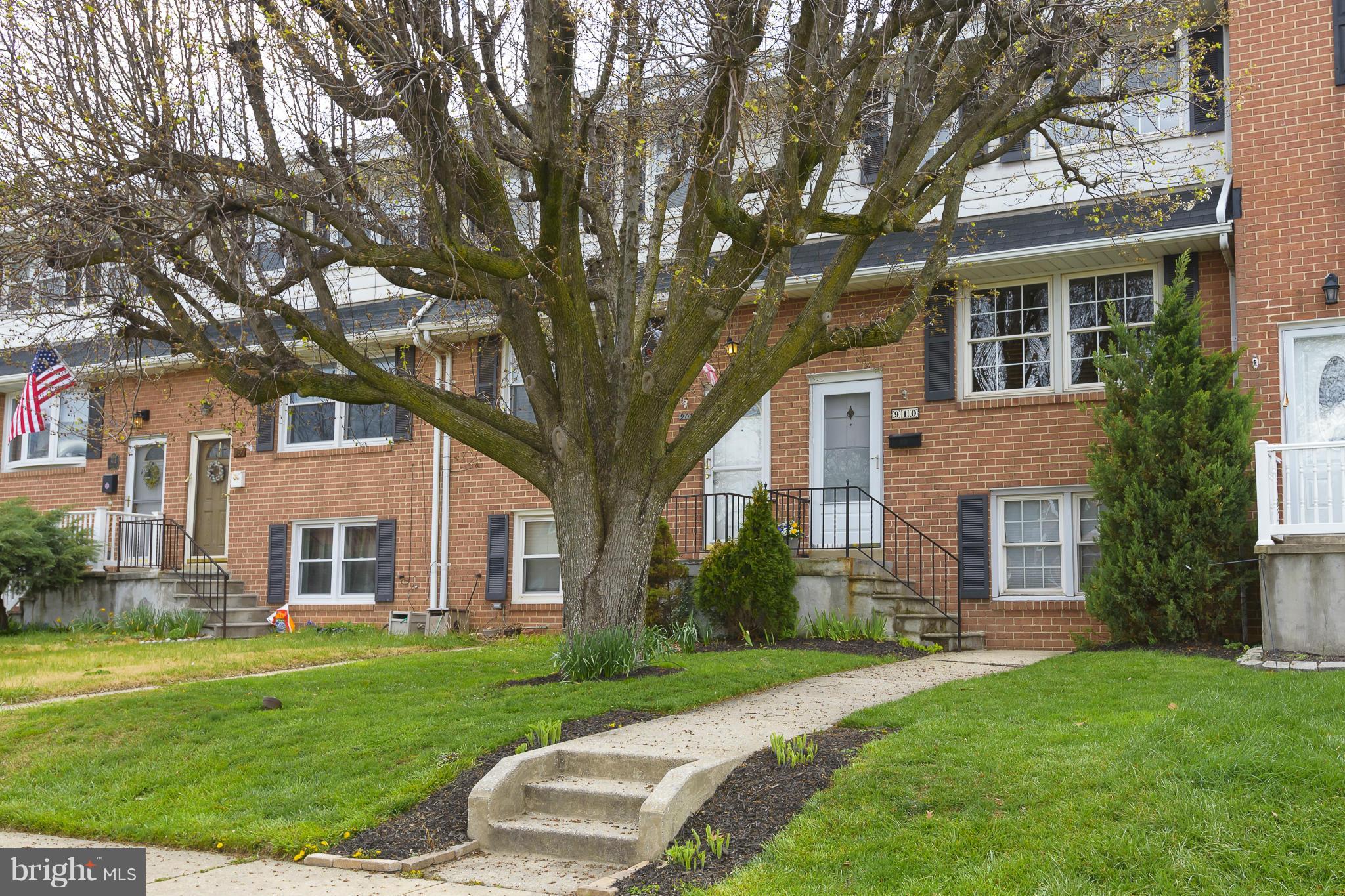 910 Grovehill Road Baltimore, MD 21227 - Photo 2 of 21 EXTERIOR FRONT