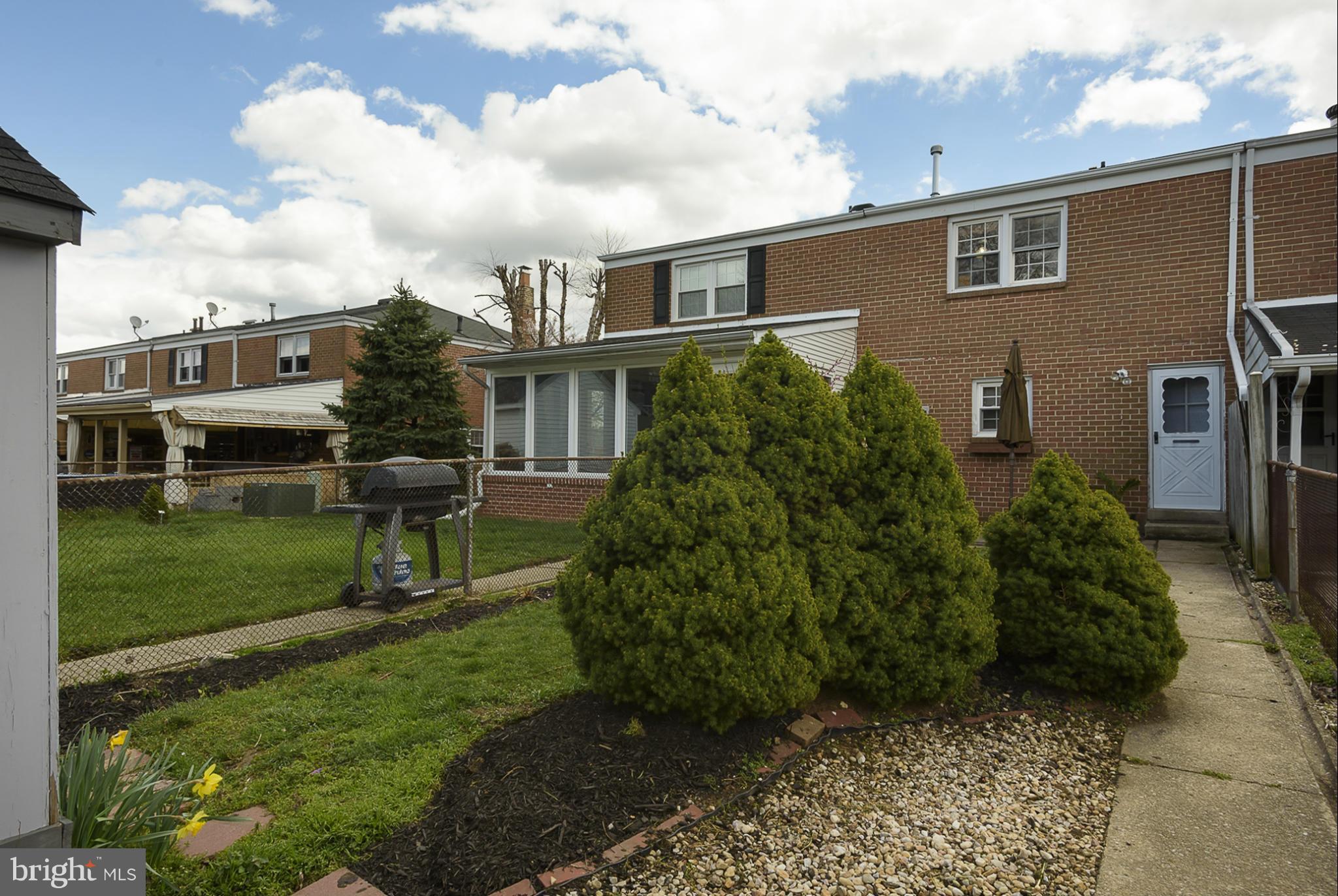 910 Grovehill Road Baltimore, MD 21227 - Photo 20 of 21 EXTERIOR BACK