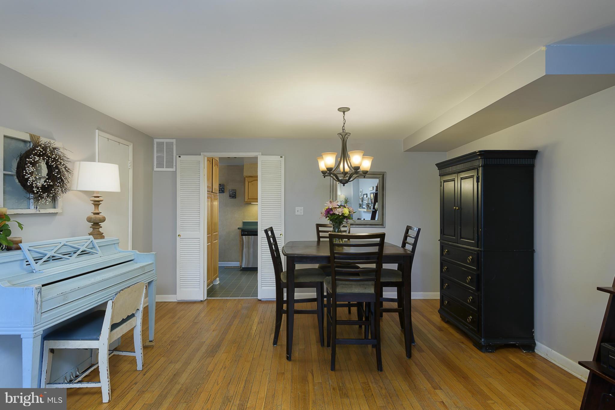 910 Grovehill Road Baltimore, MD 21227 - Photo 6 of 21 DINING AREA