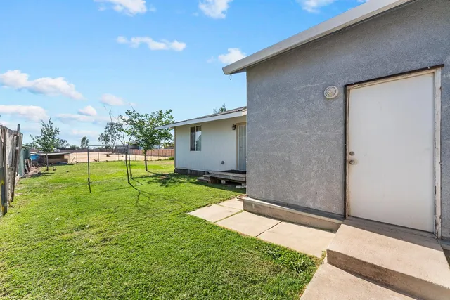 a view of a yard with an trees