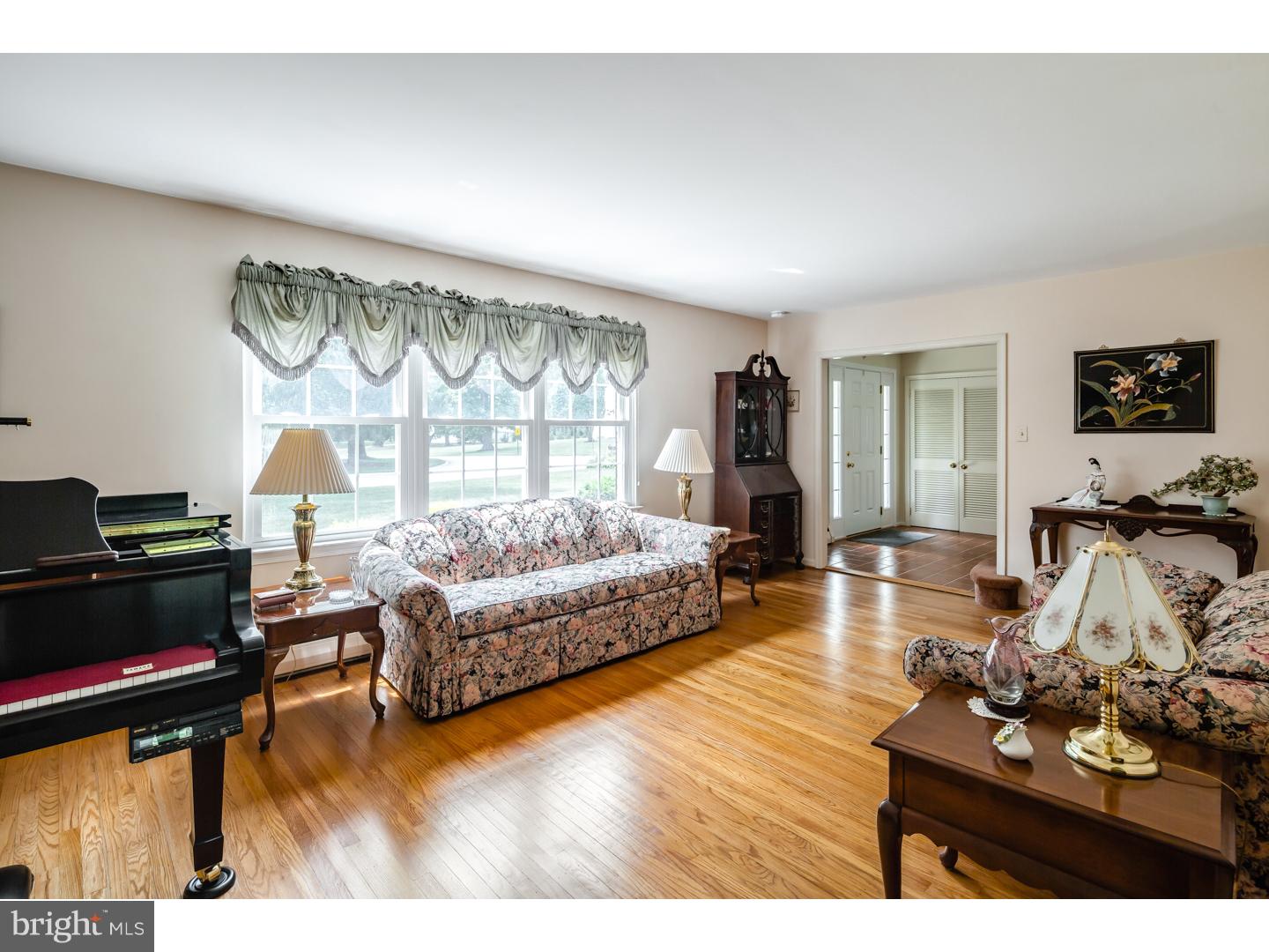 7 Ashlawn Road Malvern, PA 19355 - Photo 4 of 20 Living Room
