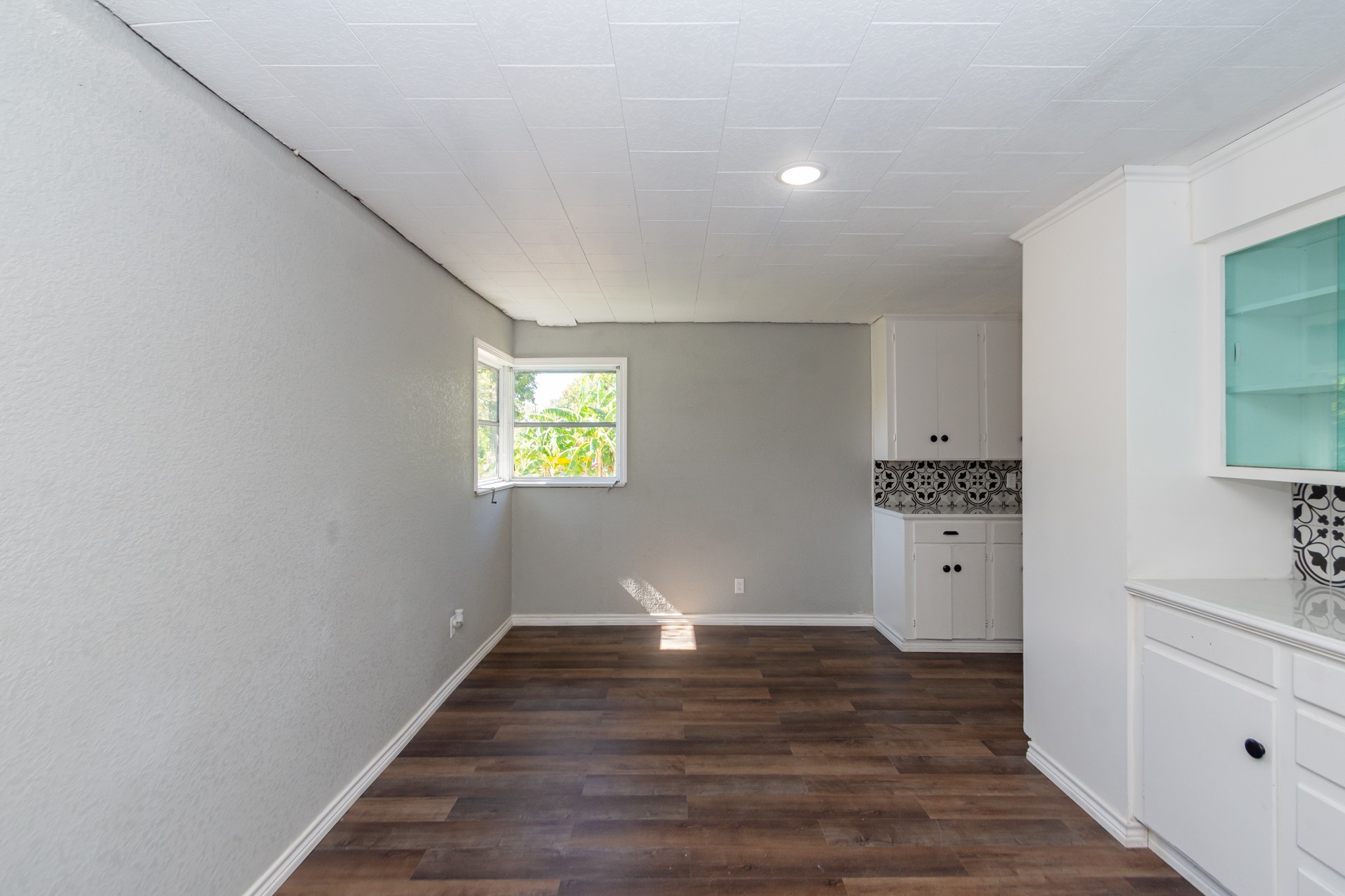 1230 West 4th Street Freeport, TX 77541 - Photo 16 of 49 Dining area with new floors.