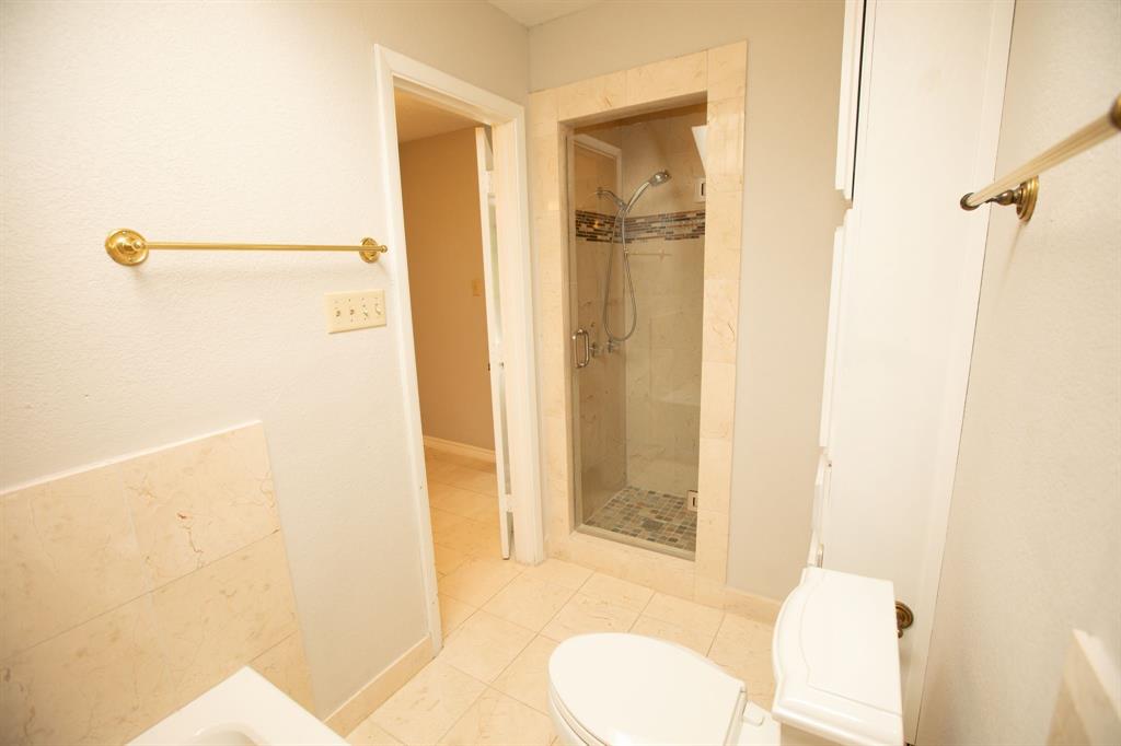 6837 Roberts Lane Fort Worth, TX 76140 - Photo 29 of 39 a bathroom with a shower toilet and sink