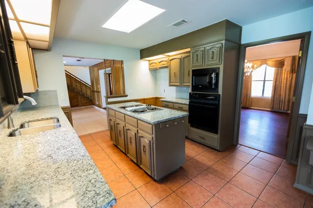 a view of an empty room with a ceiling fan and window