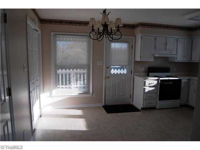 1814 Rendall Street Burlington, NC 27215 - Photo 6 of 15 Kitchen.