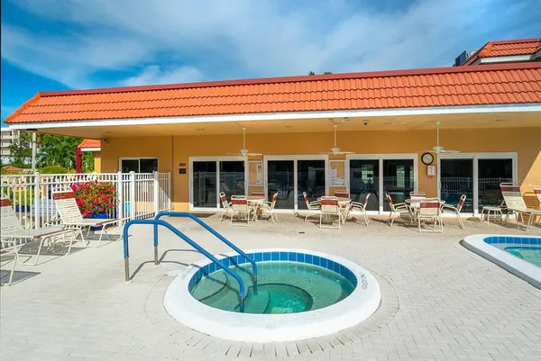 $438,000 | 1250 North Portofino Drive, Unit 304, Sarasota, FL 34242