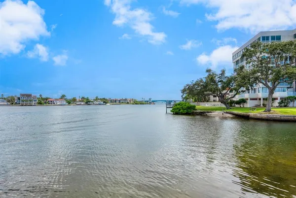 $438,000 | 1250 North Portofino Drive, Unit 304, Sarasota, FL 34242
