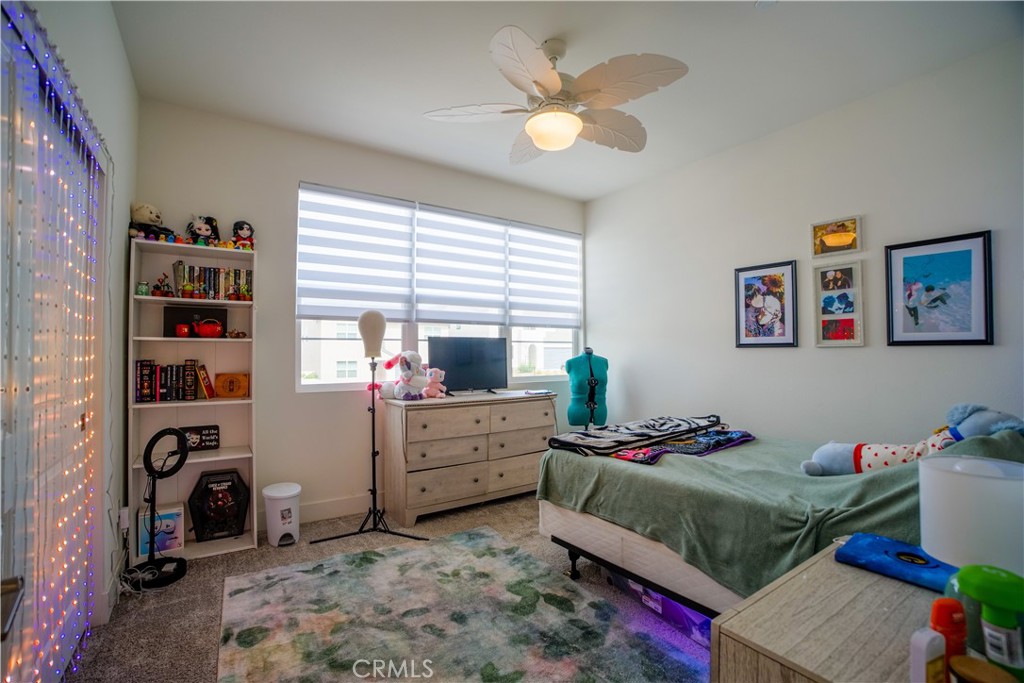 35323 Orchard Trail Fallbrook, CA 92028 - Photo 19 of 30 a bedroom with a bed and a window
