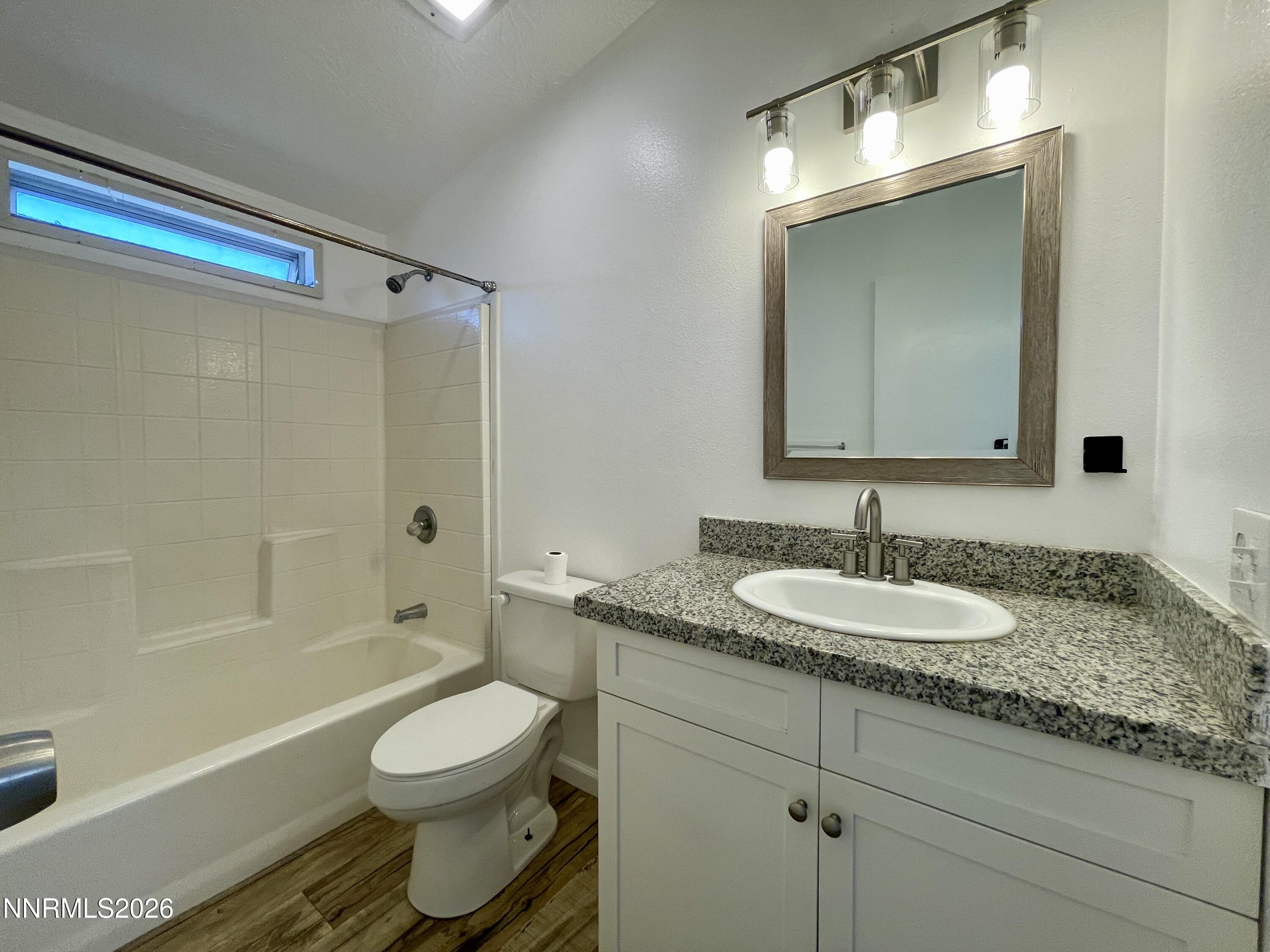 483 West Patrician Drive Reno, NV 89506 - Photo 37 of 43 Hall bathroom