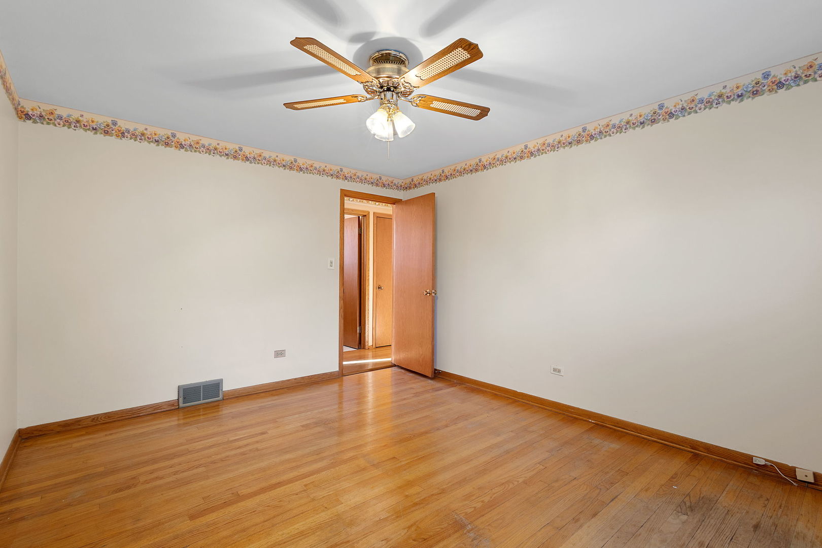 11008 Parkside Avenue Chicago Ridge, IL 60415 - Photo 19 of 44 Gallery Image 19