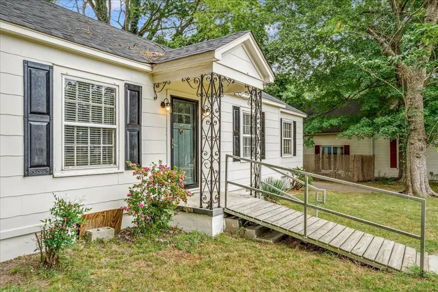 front view of house with a yard