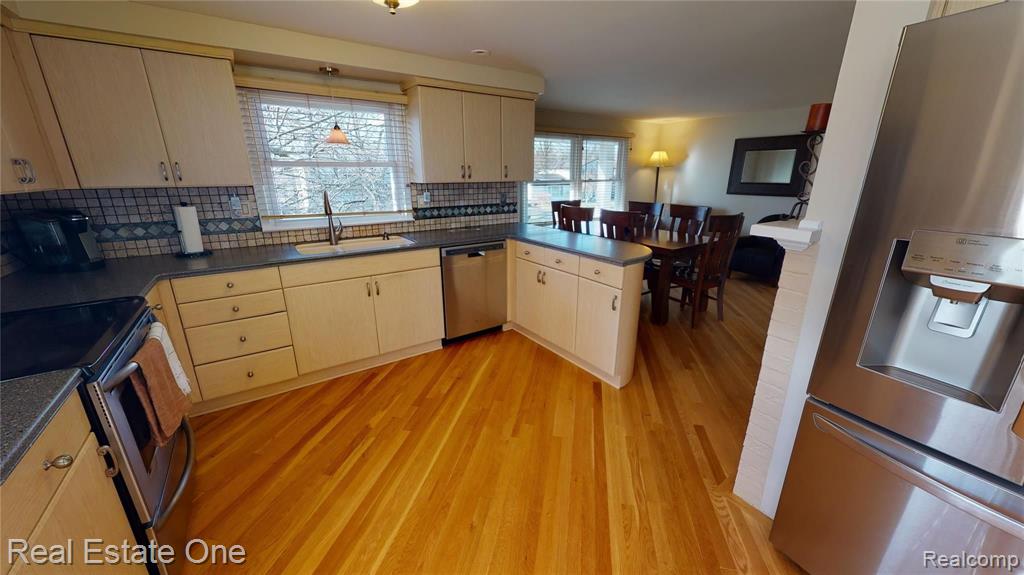 30048 Barwell Road Farmington Hills, MI 48334 - Photo 13 of 36