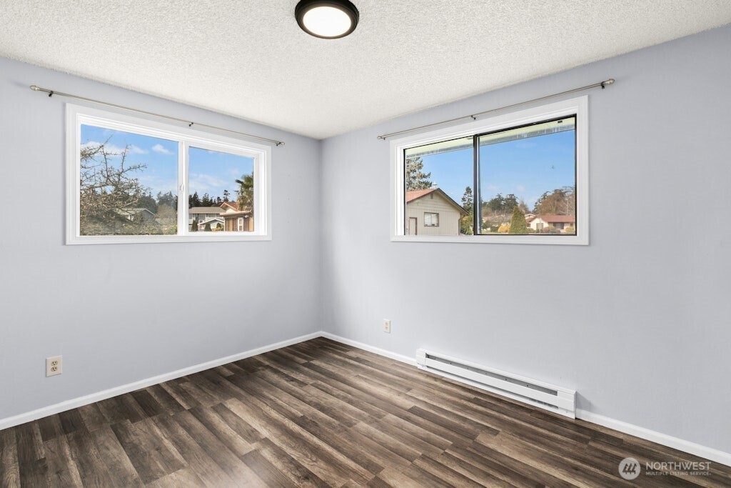 335 Southwest 4th Avenue Oak Harbor, WA 98277 - Photo 16 of 27
