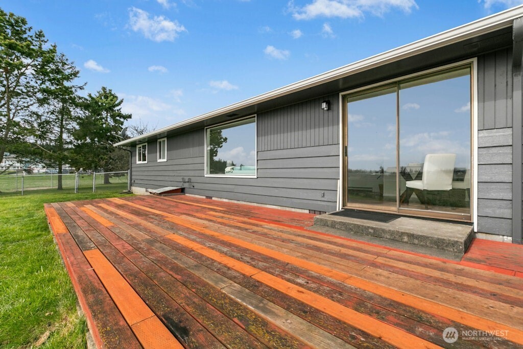 335 Southwest 4th Avenue Oak Harbor, WA 98277 - Photo 24 of 27