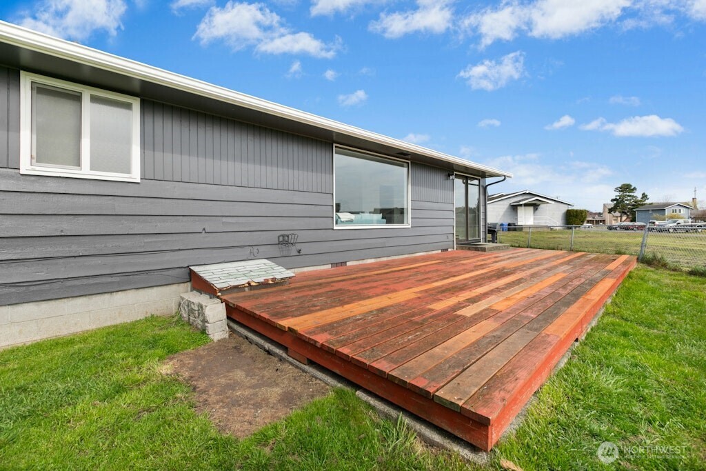 335 Southwest 4th Avenue Oak Harbor, WA 98277 - Photo 25 of 27