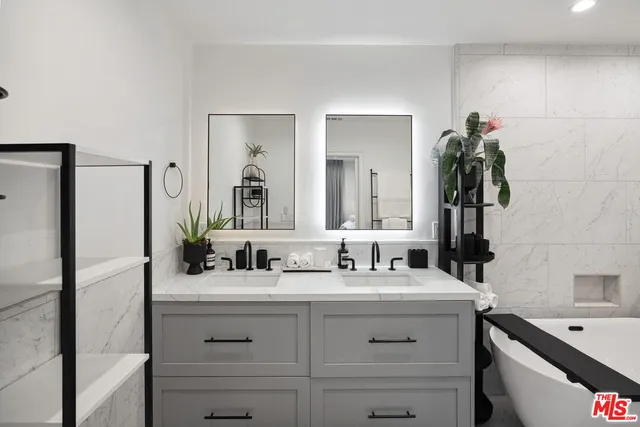 $2,195,000 | 805 South Ogden Drive, Los Angeles, CA 90036