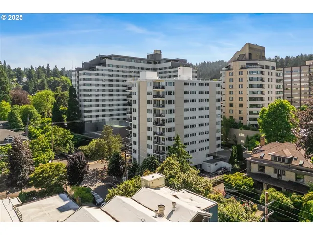 $324,925 | 2211 Southwest Park Place, Unit 202, Portland, OR 97205