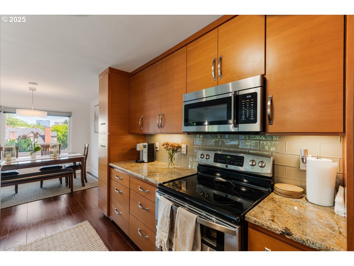 2211 Southwest Park Place, Unit 202 Portland, OR 97205 - Photo 11 of 28