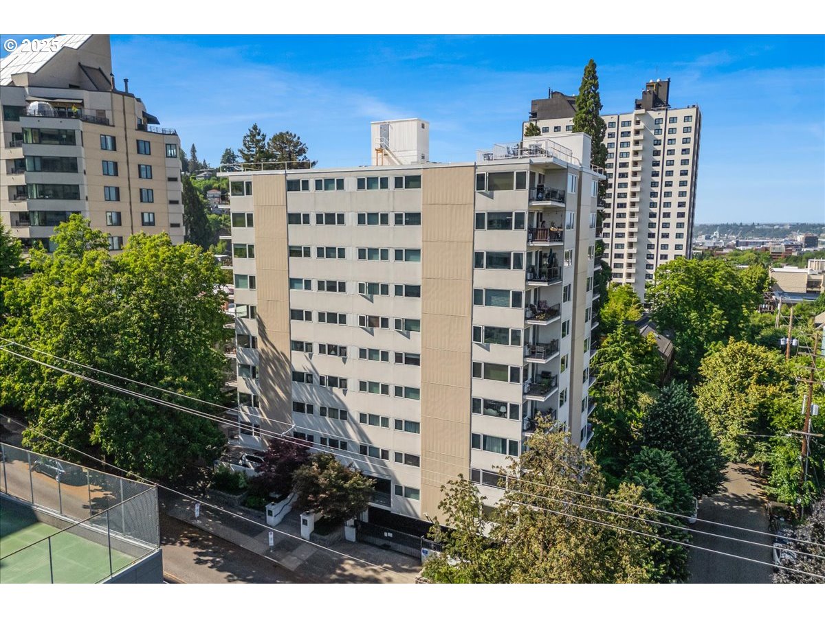 2211 Southwest Park Place, Unit 202 Portland, OR 97205 - Photo 2 of 28